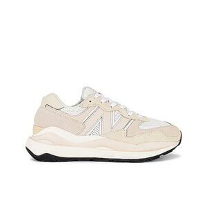 New
Balance
57/40
Sneakers